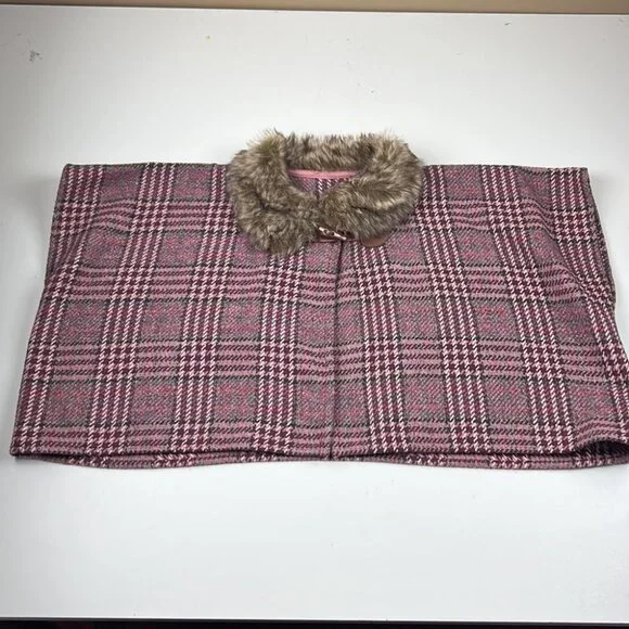 St. Bernard Plaid Gingham Cape Faux Fur Collar - Picture 4 of 10
